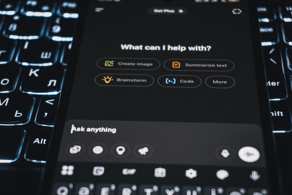 Smartphone con un assistente AI